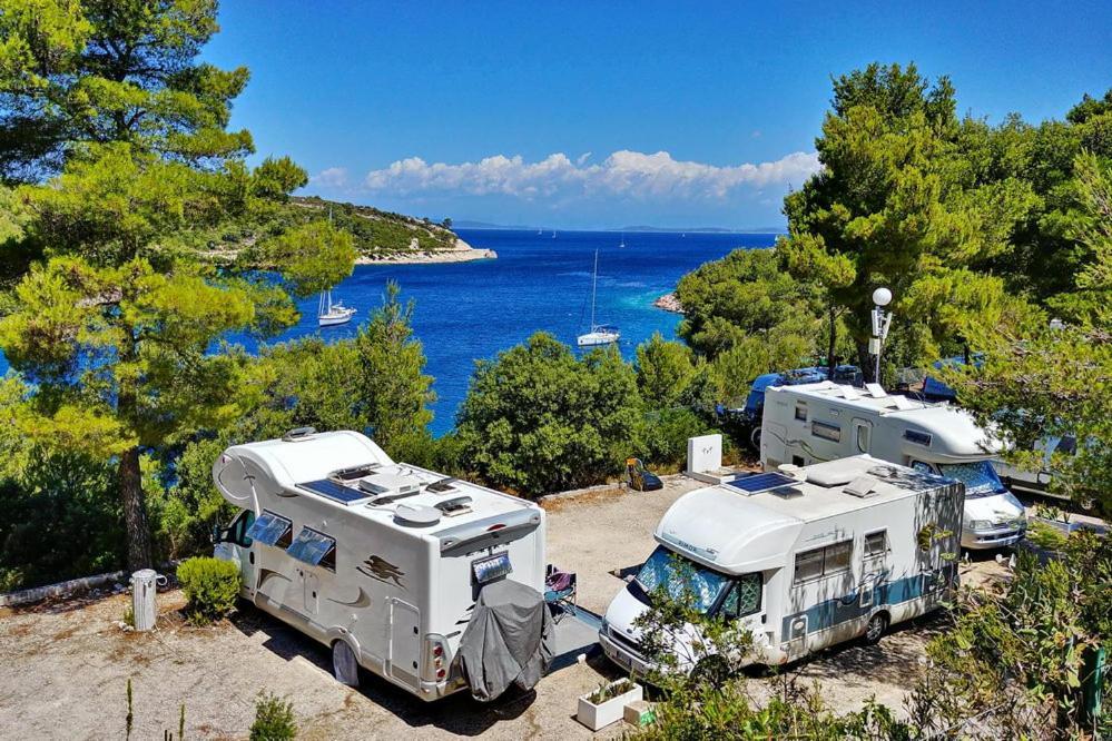 Kamp Vira Mobile Homes Хвар Екстериор снимка